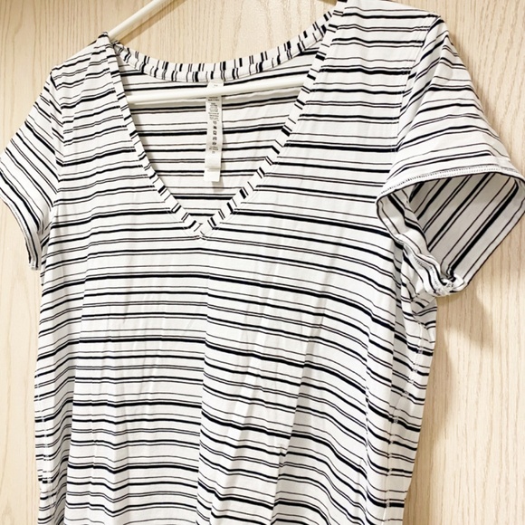 Lululemon White Stripped Size 10  Women’s Top. - Picture 4 of 8